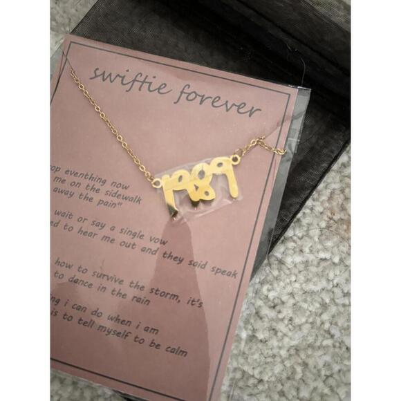 NWT Taylor Swift Swiftie Forever Gold Necklace - Picture 2 of 3